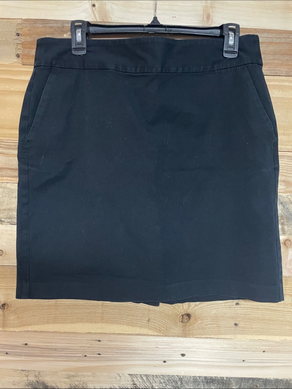Eddie Bauer size 8 Black Stretchy Mini Pencil Skirt with Pockets